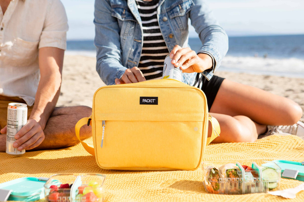 freezable-zuma-15-can-cooler-t5 2022_Lifestyle_Zuma-15-Can-Cooler_Lemonade_30_Lores.jpg