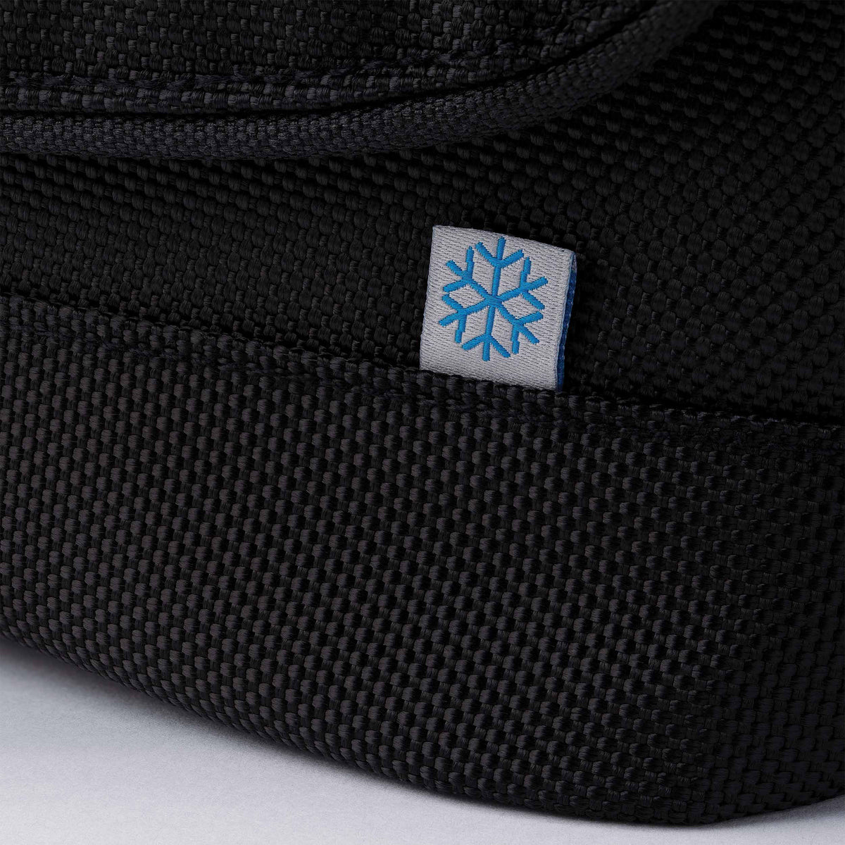 freezable-brooklyn-crossbody-w4 freezable-brooklyn-crossbody-black-ecofreeze-plus-zoom-tag.jpg