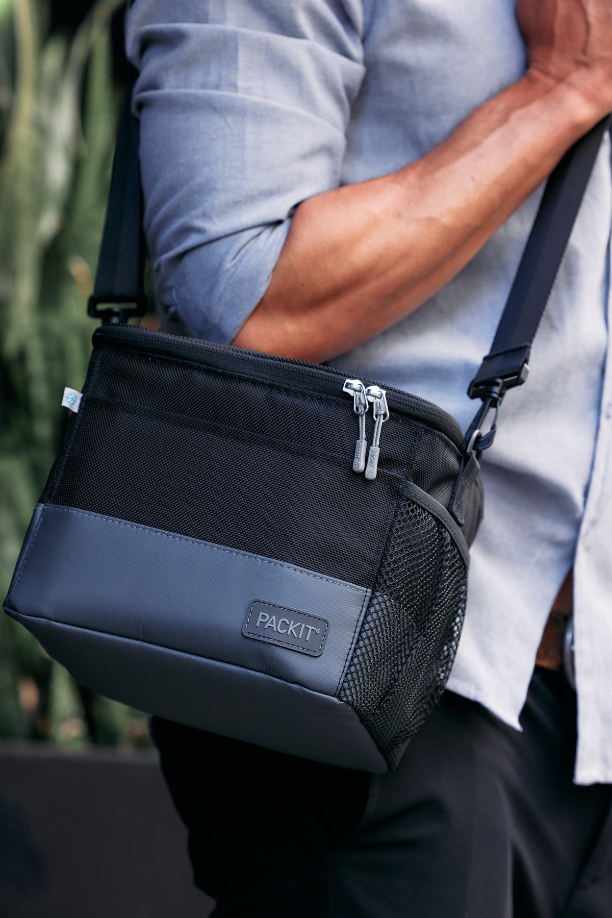 freezable-lunch-pail-s2 freezable-upright-lunch-pail-black-gray-lifestyle-male-city.jpg