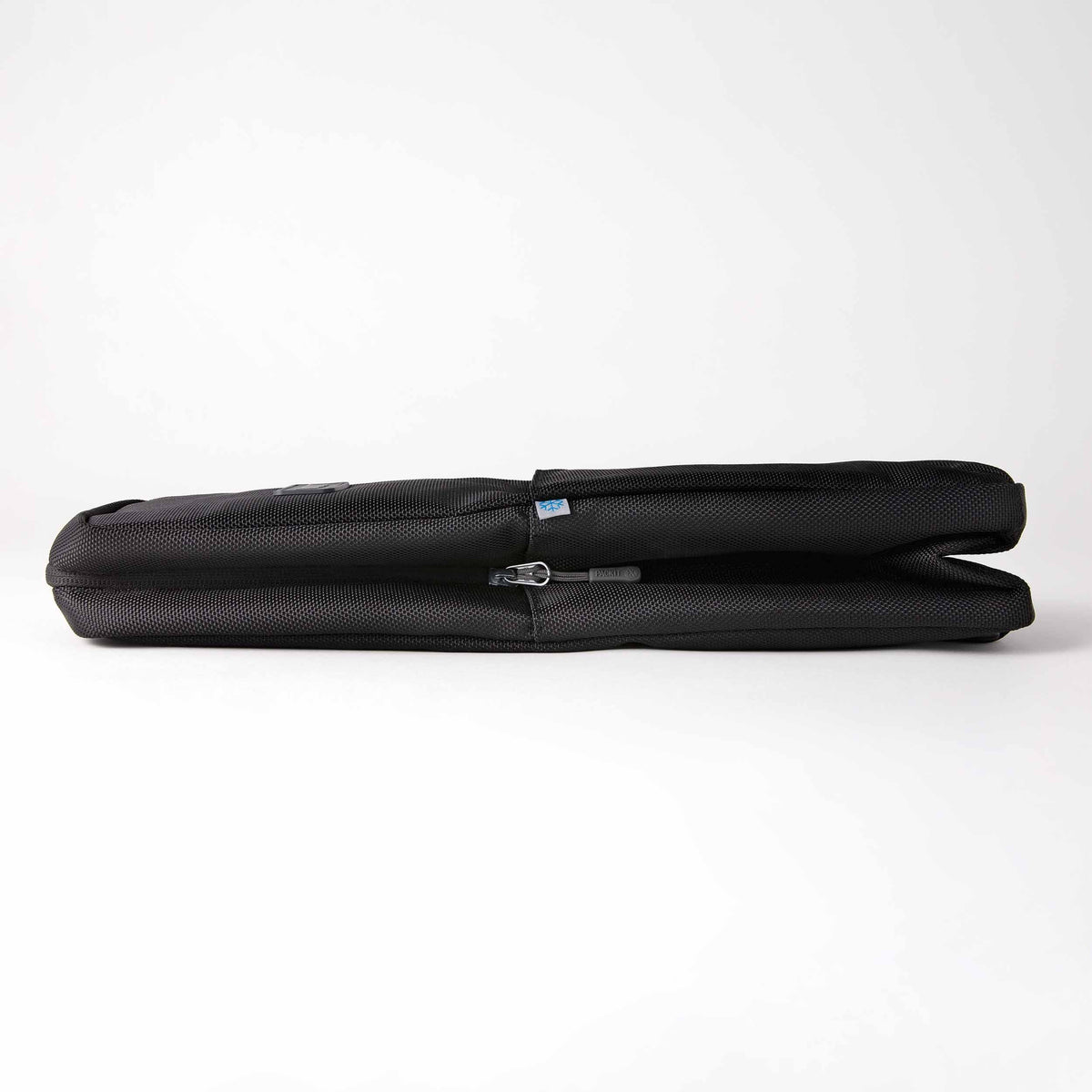 freezable-wine-carrier-f0 freezable-wine-carrier-black-ecofreeze-plus-flat.jpg