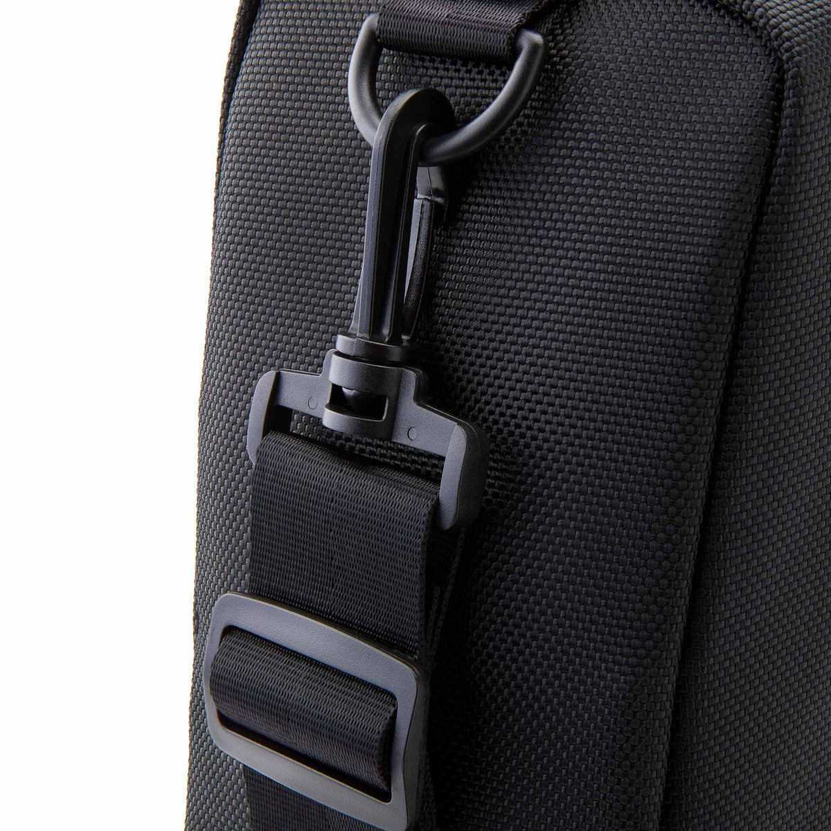 freezable-wine-carrier-f0 freezable-wine-carrier-black-ecofreeze-plus-zoom-removable-strap.jpg